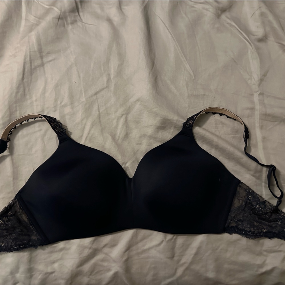 Wacoal wireless bra 32DDD Navy Lace